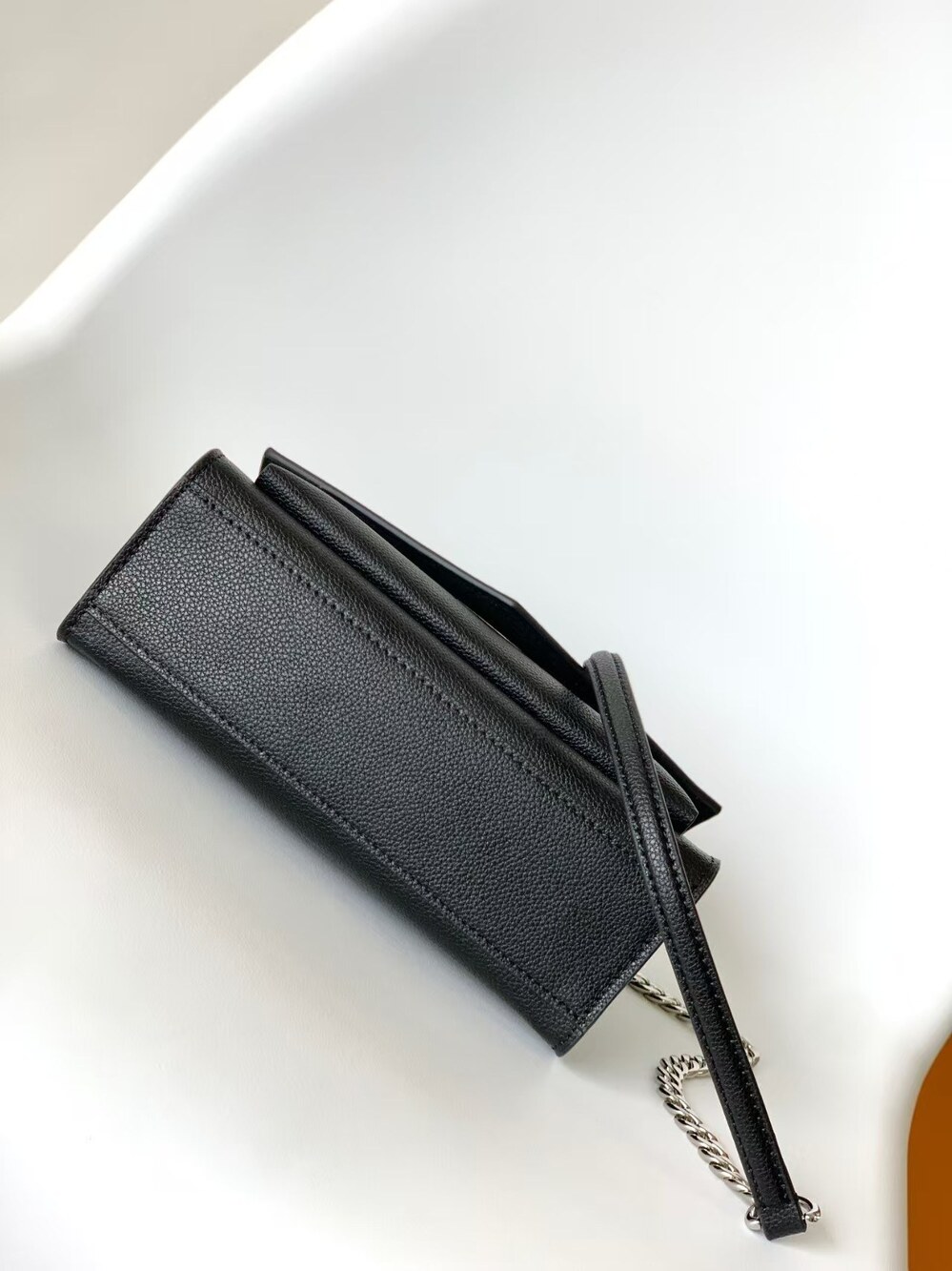 LOUIS VUITTON MYLOCKME CHAIN BB in Grained Leather - Picture 4 of 8